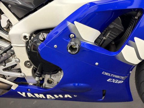 Yamaha R1 1000 7