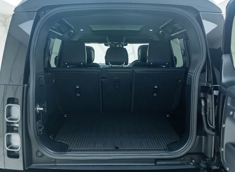 Land Rover Defender 110 V8 Bond Edition 45