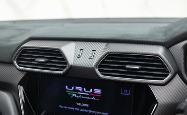 Lamborghini Urus PERFORMANTE 26