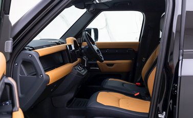 Land Rover Defender 110 X P400 15