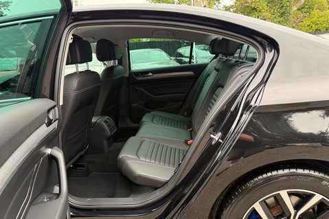 Volkswagen Passat GTE DSG - VAT Q - 1 OWNER - PLUG IN HYBRID - 3 IN STOCK 32