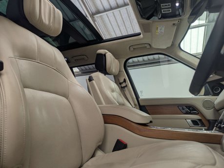 Land Rover Range Rover 3.0 Range Rover Autobiography Auto 4WD 5dr 31