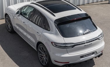 Porsche Macan GTS 9