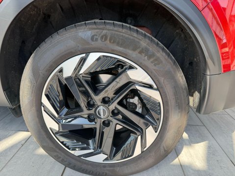 Nissan Qashqai 1.3 DIG-T MHEV N-Connecta XTRON Euro 6 (s/s) 5dr 14