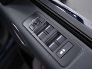 Land Rover Discovery 3.0 Discovery R-Dynamic SE D MHEV Auto 4WD 5dr 29