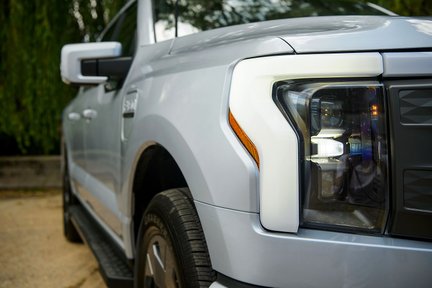 Ford Lightning Lariat Electric 12