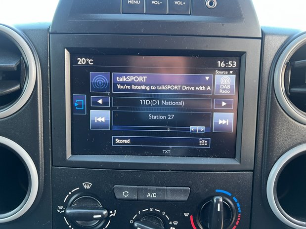 Peugeot Partner SWB L1H1 (SOLD) Low Roof Professional Air Con Nav Sensors EURO 6 NO VAT 31