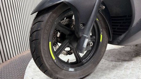 Kawasaki J300 2015 20K RUNNING MAXI SCOOTER PROJECT BIKE 300CC A2 15