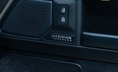 Land Rover Defender 110 OCTA EDITION ONE 31