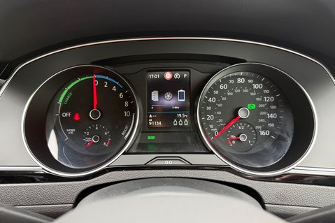 Volkswagen Passat GTE DSG - VAT Q - 1 OWNER - PLUG IN HYBRID - 3 IN STOCK 42