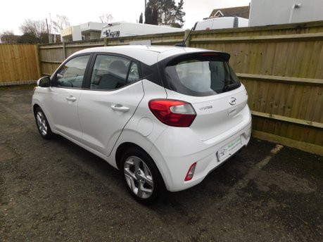 Hyundai i10 1.2 MPI SE CONNECT 5 Dr 6