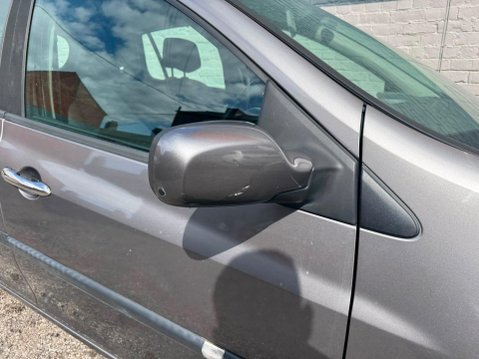 Renault Clio 1.2 16v Dynamique Sport Tourer 5dr 27