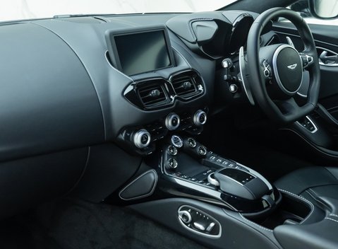 Aston Martin V8 Vantage 17