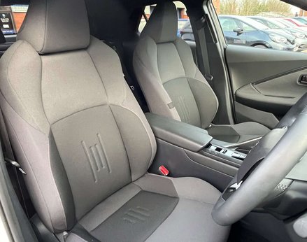 Toyota C-HR 1.8 C-HR Design HEV CVT 5dr 57