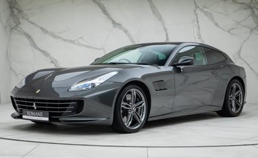 Ferrari GTC4 Lusso V12 1