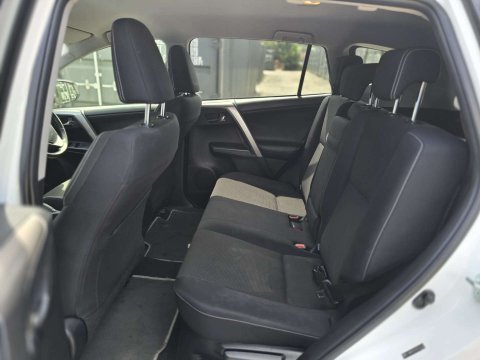 2016 Toyota RAV4 thumbnail 13