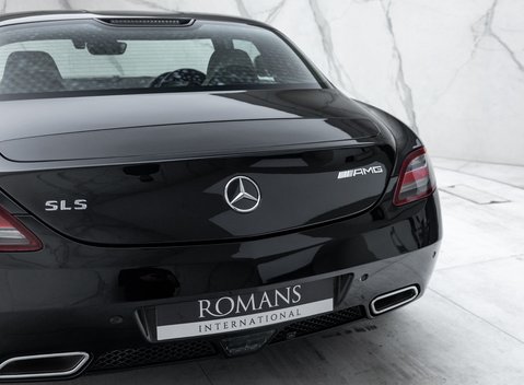Mercedes-Benz SLS AMG 38