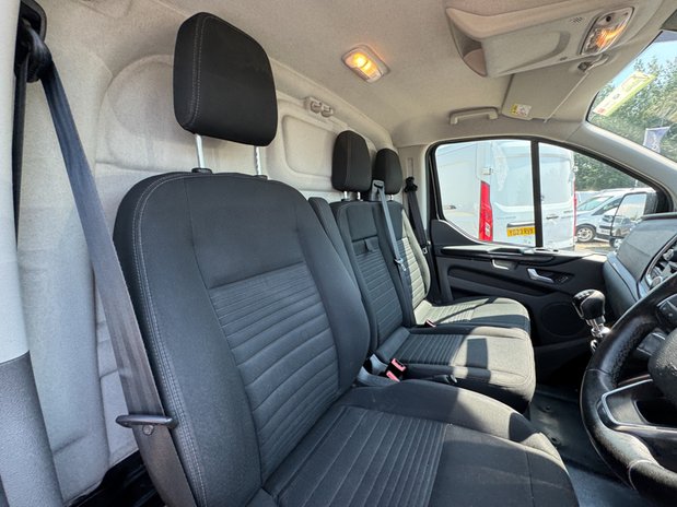 Ford Transit Custom LWB L2H1 Low Roof Limited 300 Air Con Alloys Sensors EURO 6 14