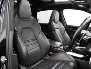 Porsche Cayenne 4.0T V8 GPF Turbo SUV 5dr Petrol TiptronicS 4WD Euro 6 (s/s) (550 ps) 2
