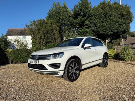 Volkswagen Touareg 3.0 TDI V6 BlueMotion Tech R-Line Tiptronic 4WD Euro 6 (s/s) 5dr
