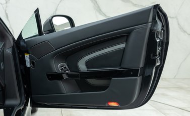 Aston Martin V12 Vantage S Roadster 31