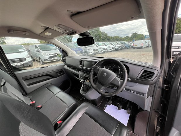Peugeot Expert MWB L2H1 (SOLD) Low Roof Professional 3100 Air Con Sensors Cam EURO 6 NO VA 30