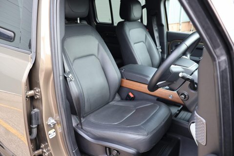 Land Rover Defender 110 D300 X-DYNAMIC HSE 7 SEATER  PRICE MATCH OFFER PREMIUM COLOUR  12