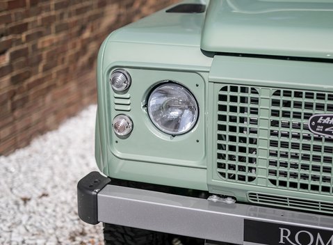Land Rover Defender 90 Heritage 23