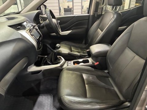 Nissan Navara 2.3 dCi Tekna 4WD Euro 6 (s/s) 4dr 39