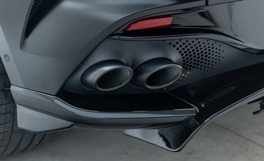 Aston Martin DBX 707 38