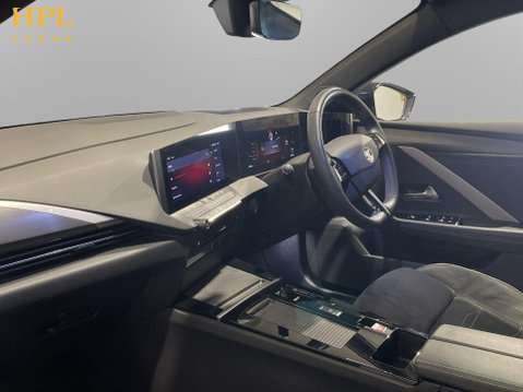 Vauxhall Astra Electric 54kWh Ultimate Hatchback 5dr Electric Auto (156 ps) Air Con - Alloys - DAB 30