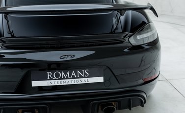 Porsche Cayman GT4 (718) 24