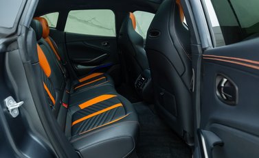 Aston Martin DBX 707 16