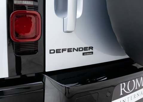 Land Rover Defender 110 D300 HSE Hard Top URBAN 