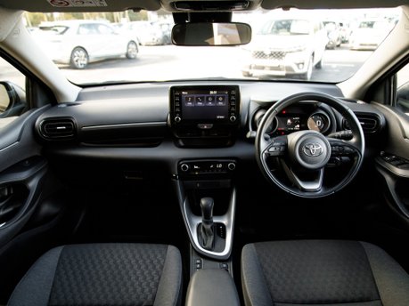 Toyota Yaris DESIGN FHEV