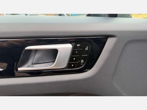Porsche Cayenne 3.0 Cayenne V6 E-Hybrid Auto 4WD 5dr 34