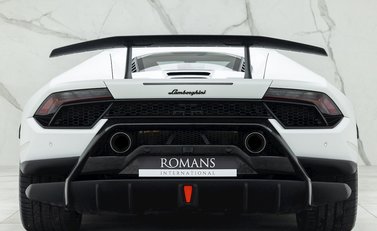 Lamborghini Huracan LP640-4 Performante 5