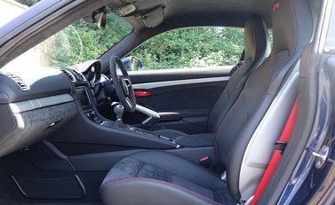 Porsche Cayman GT4 10