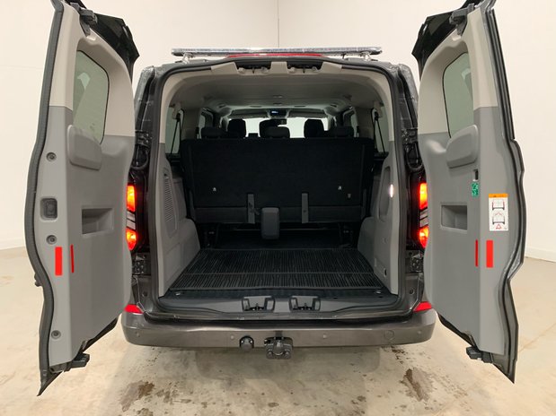 Ford Transit Custom 320LWB 9 Seat Kombi Titanium *new* 11