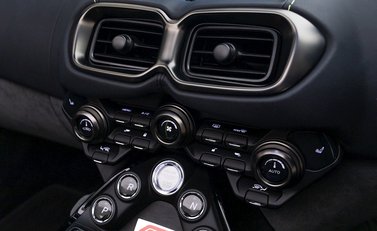 Aston Martin V8 Vantage Roadster F1 Edition 19