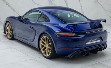 Porsche Cayman GT4 (718) 12