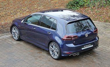 Volkswagen Golf R 9