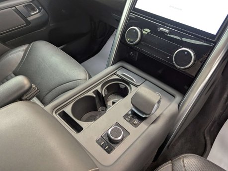 Land Rover Discovery 3.0 Discovery R-Dynamic SE D MHEV Auto 4WD 5dr 61