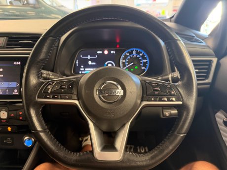 Nissan LEAF 40kWh Acenta Auto 5dr 33
