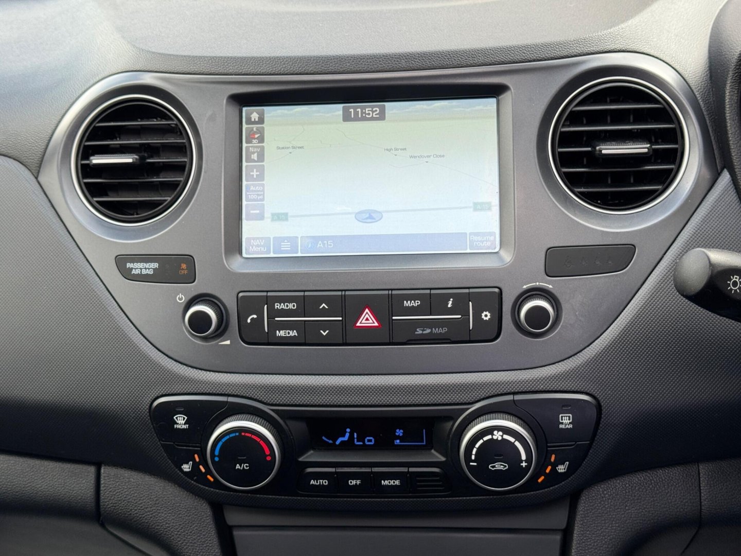 2017 Hyundai i10 — image 13