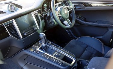 Porsche Macan GTS 19