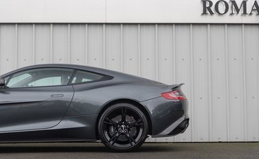 Aston Martin Vanquish S Ultimate 35