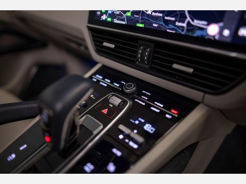 Porsche Cayenne 3.0 V6 E-Hybrid 17.9kWh Platinum Edition TiptronicS 4WD Euro 6 (s/s) 5dr (3 30