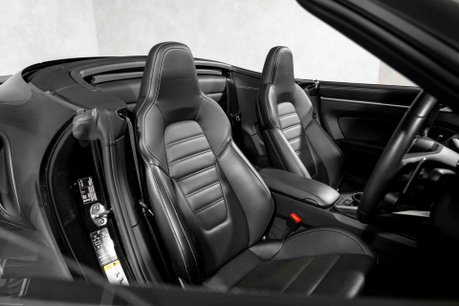 Porsche 911 TURBO S PDK. SPORTS CHRONO. HEATED & VENTILATED SEATS. PCCBS. SPORT EXHAUST 16