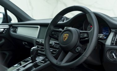 Porsche Macan GTS 9